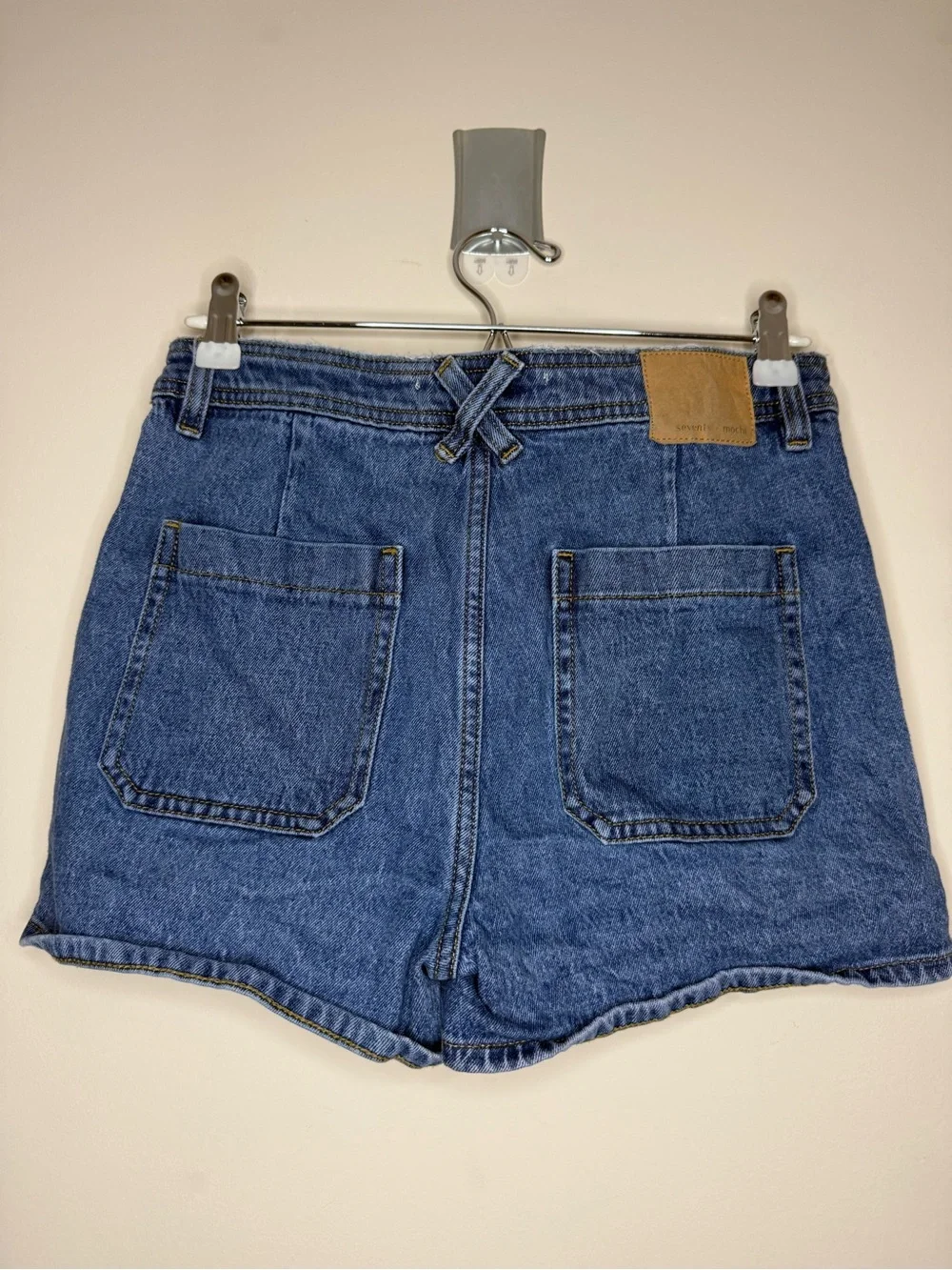 ANTHRO SEVENTY + MOCHI Mabel Retro Embroidered Patch Pocket Summer Denim Shorts - Picture 6 of 9